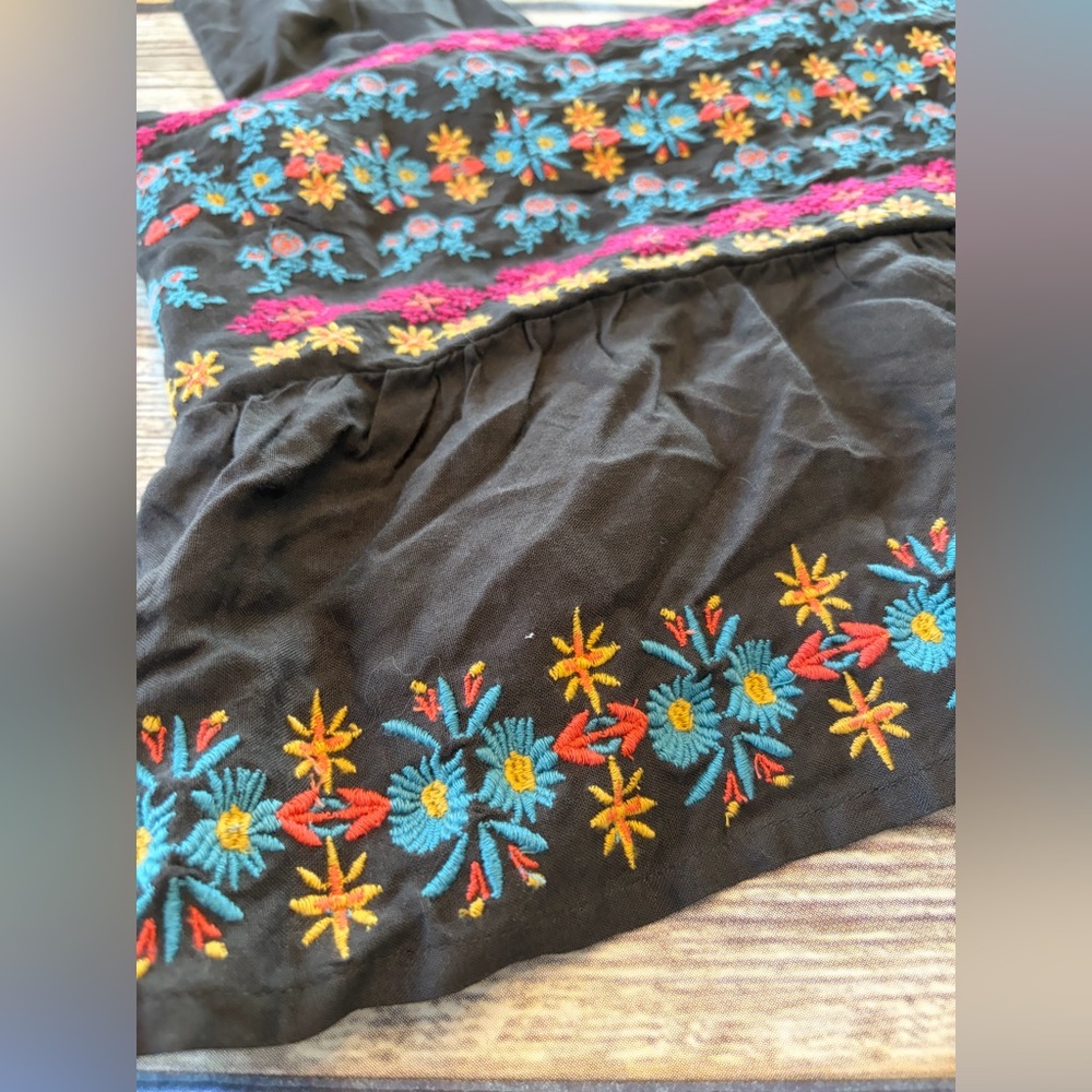 NATURAL LIFE Black Crop Top with Colorful Embroidery - Picture 2 of 7